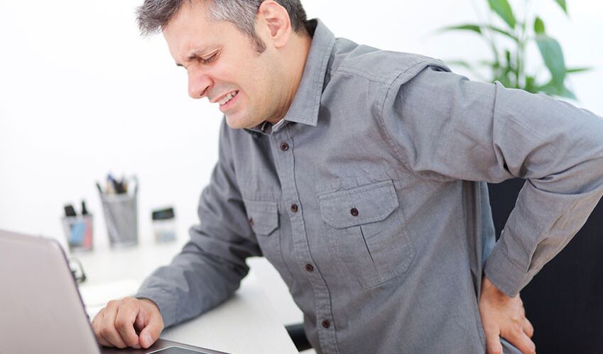 Dolor de espalda debido a osteocondrosis debido al trabajo sedentario.